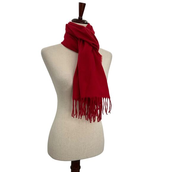 NEW Steve Madden Cozy Blanket Scarf with Fringe Trim in Winter Red Oblong NWT - Picture 2 of 16